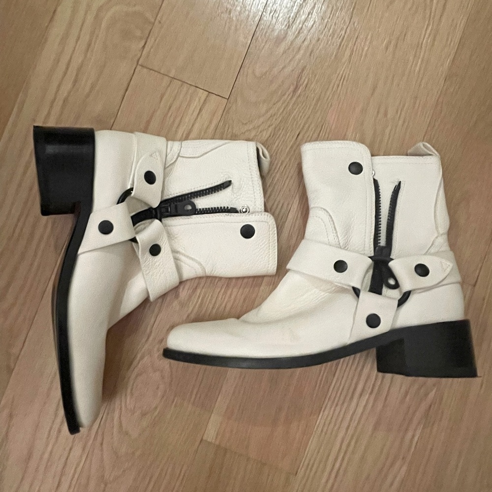 Worn once pair of Frye boots, made in Italy